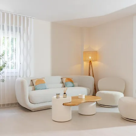 شقة Banus - Banus - Dama De Noche - Fully Renovated Designer 2br - 2ba - Large Outdoor Terrace With Dining Area - Bright & Modern - Brand New Furniture & Appliances - S Pools - Ideal For Families ماربيا