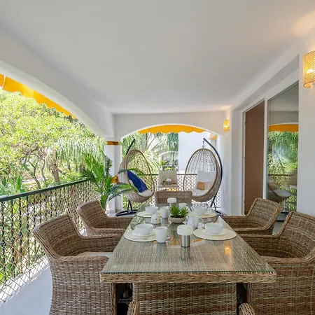Banus - Banus - Dama De Noche - Fully Renovated Designer 2br - 2ba - Large Outdoor Terrace With Dining Area - Bright & Modern - Brand New Furniture & Appliances - S Pools - Ideal For Families شقة ماربيا