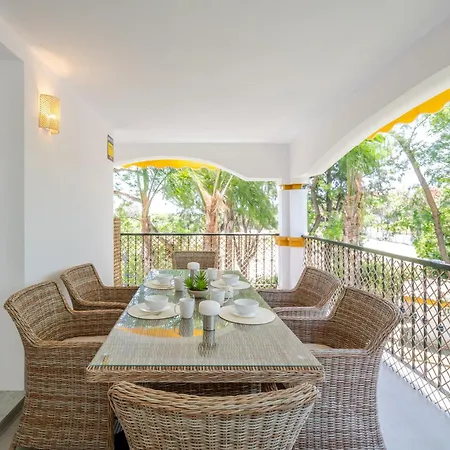 Banus - Banus - Dama De Noche - Fully Renovated Designer 2br - 2ba - Large Outdoor Terrace With Dining Area - Bright & Modern - Brand New Furniture & Appliances - S Pools - Ideal For Families ماربيا