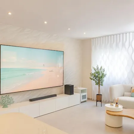 Banus - Banus - Dama De Noche - Fully Renovated Designer 2br - 2ba - Large Outdoor Terrace With Dining Area - Bright & Modern - Brand New Furniture & Appliances - S Pools - Ideal For Families شقة
