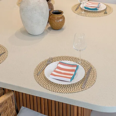 Banus - Banus - Dama De Noche - Fully Renovated Designer 2br - 2ba - Large Outdoor Terrace With Dining Area - Bright & Modern - Brand New Furniture & Appliances - S Pools - Ideal For Families *