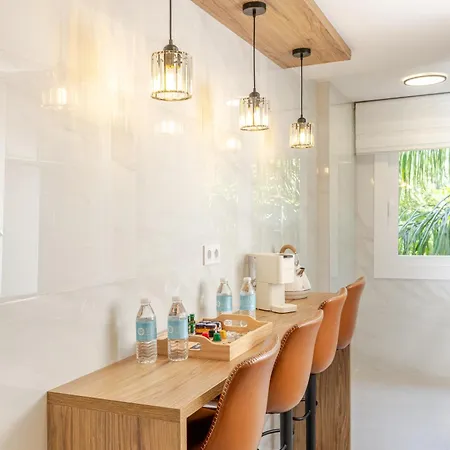 شقة Banus - Banus - Dama De Noche - Fully Renovated Designer 2br - 2ba - Large Outdoor Terrace With Dining Area - Bright & Modern - Brand New Furniture & Appliances - S Pools - Ideal For Families ماربيا