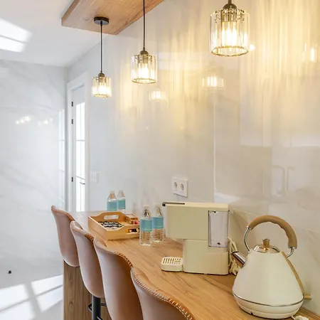 Banus - Banus - Dama De Noche - Fully Renovated Designer 2br - 2ba - Large Outdoor Terrace With Dining Area - Bright & Modern - Brand New Furniture & Appliances - S Pools - Ideal For Families * ماربيا