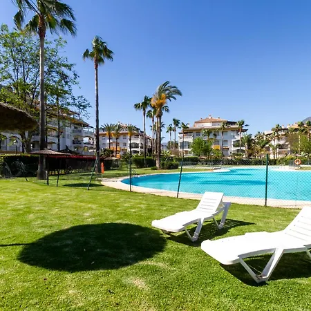 شقة Banus - Banus - Dama De Noche - Fully Renovated Designer 2br - 2ba - Large Outdoor Terrace With Dining Area - Bright & Modern - Brand New Furniture & Appliances - S Pools - Ideal For Families