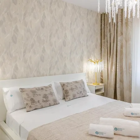 Banus - Banus - Dama De Noche - Fully Renovated Designer 2br - 2ba - Large Outdoor Terrace With Dining Area - Bright & Modern - Brand New Furniture & Appliances - S Pools - Ideal For Families شقة *