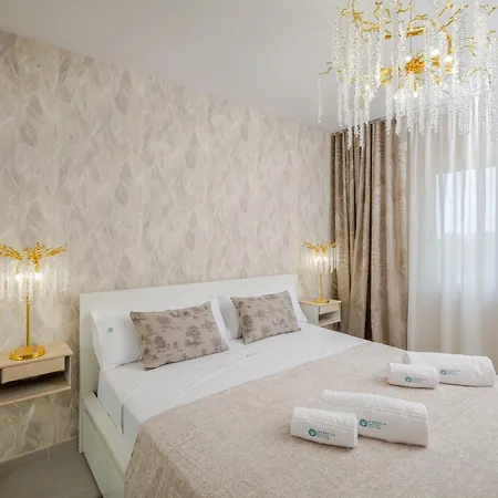 Banus - Banus - Dama De Noche - Fully Renovated Designer 2br - 2ba - Large Outdoor Terrace With Dining Area - Bright & Modern - Brand New Furniture & Appliances - S Pools - Ideal For Families ماربيا