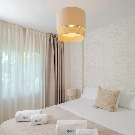 Banus - Banus - Dama De Noche - Fully Renovated Designer 2br - 2ba - Large Outdoor Terrace With Dining Area - Bright & Modern - Brand New Furniture & Appliances - S Pools - Ideal For Families * ماربيا