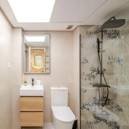 Banus - Banus - Dama De Noche - Fully Renovated Designer 2br - 2ba - Large Outdoor Terrace With Dining Area - Bright & Modern - Brand New Furniture & Appliances - S Pools - Ideal For Families شقة