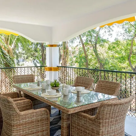 شقة Banus - Banus - Dama De Noche - Fully Renovated Designer 2br - 2ba - Large Outdoor Terrace With Dining Area - Bright & Modern - Brand New Furniture & Appliances - S Pools - Ideal For Families *