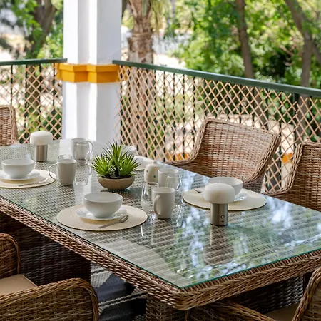 Banus - Banus - Dama De Noche - Fully Renovated Designer 2br - 2ba - Large Outdoor Terrace With Dining Area - Bright & Modern - Brand New Furniture & Appliances - S Pools - Ideal For Families شقة