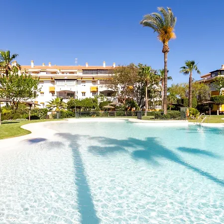 شقة Banus - Banus - Dama De Noche - Fully Renovated Designer 2br - 2ba - Large Outdoor Terrace With Dining Area - Bright & Modern - Brand New Furniture & Appliances - S Pools - Ideal For Families *
