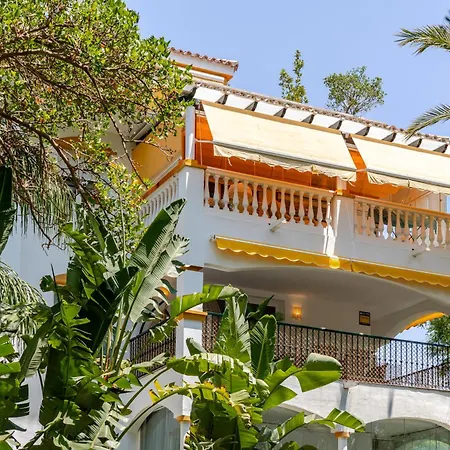 شقة Banus - Banus - Dama De Noche - Fully Renovated Designer 2br - 2ba - Large Outdoor Terrace With Dining Area - Bright & Modern - Brand New Furniture & Appliances - S Pools - Ideal For Families ماربيا