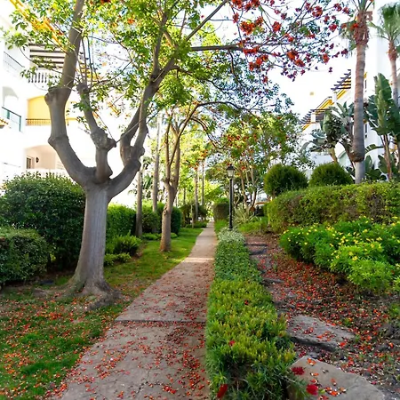 Banus - Banus - Dama De Noche - Fully Renovated Designer 2br - 2ba - Large Outdoor Terrace With Dining Area - Bright & Modern - Brand New Furniture & Appliances - S Pools - Ideal For Families *